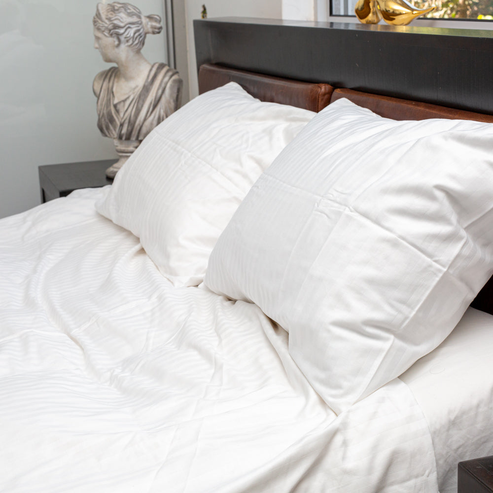 סט של ציפה ושמיכה לבנים איכותיים